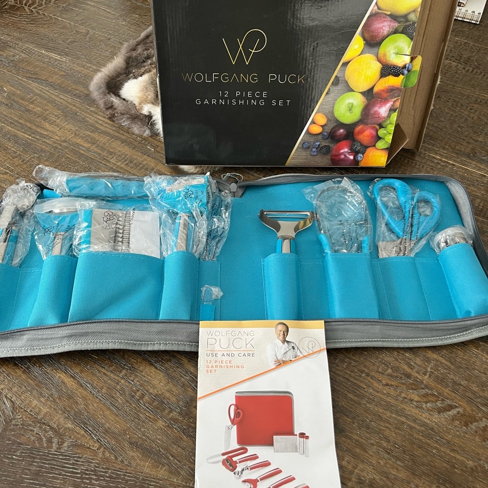 Wolfgang Puck 12-Piece Garnishing Set in Blue
